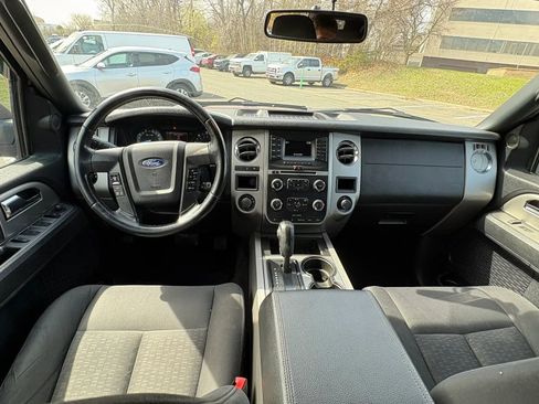 Used 2017 Ford Expedition XLT AWD/4WD image 24