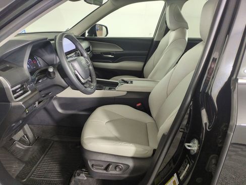 Used 2024 Toyota Grand Highlander XLE image 9