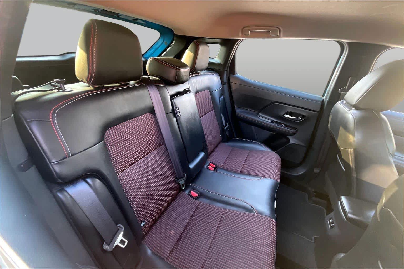 Used 2025 Nissan Kicks SR FWD image 19