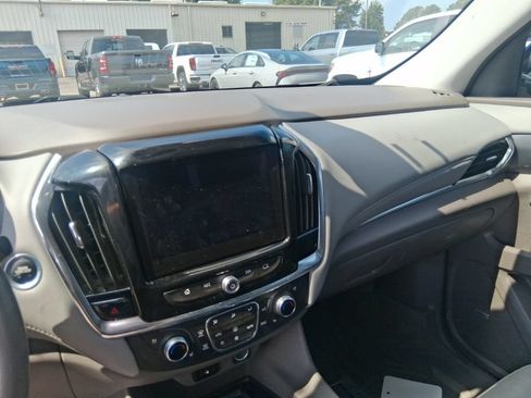 Used 2018 Chevrolet Traverse Premier w/ Driver Confidence II Package FWD image 13