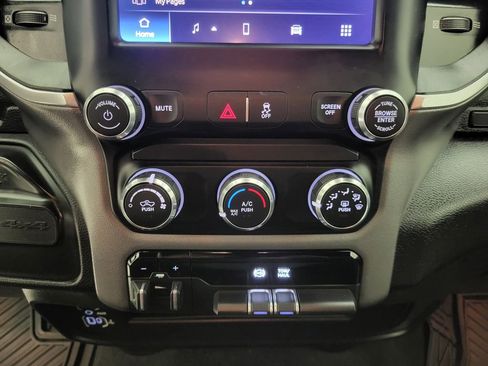 Used 2024 RAM 2500 Big Horn AWD/4WD image 36