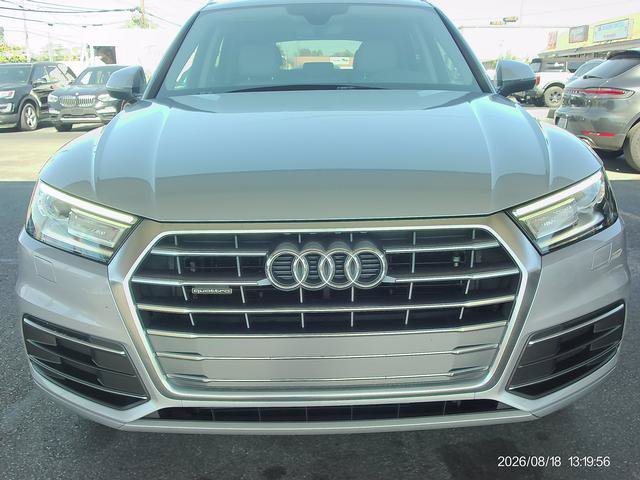 Used 2020 Audi Q5 2.0T Premium w/ Convenience Package AWD/4WD image 2