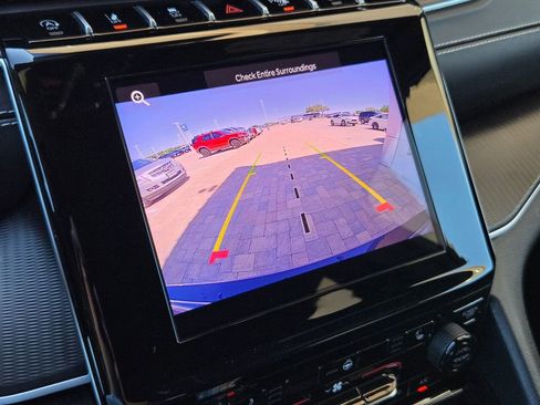 Used 2025 Jeep Grand Cherokee Altitude image 32