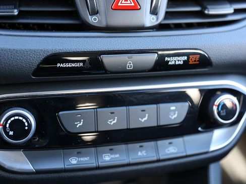 Used 2018 Hyundai Elantra GT image 22