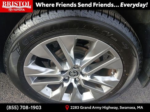 Used 2020 Toyota RAV4 XLE Premium image 12