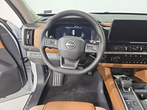 New 2026 Nissan Pathfinder Platinum image 14