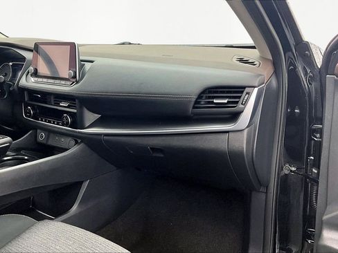 Used 2023 Nissan Rogue SV image 17