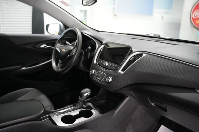 Used 2025 Chevrolet Malibu LS w/ Driver Confidence Package FWD image 21