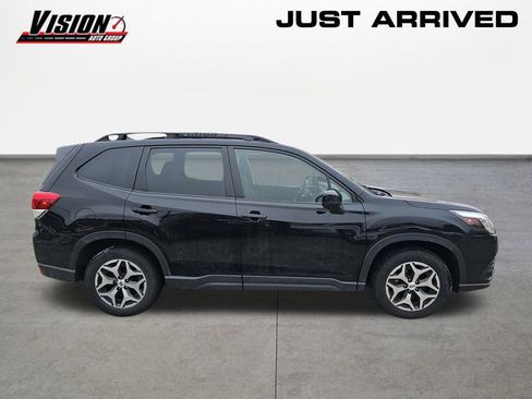 Used 2023 Subaru Forester Premium image 4