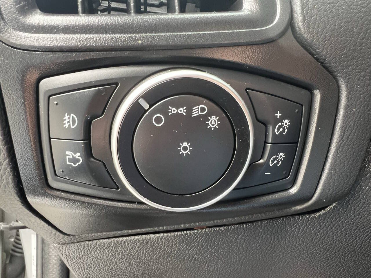 Used 2015 Ford Focus SE w/ SE Sport Package FWD image 22