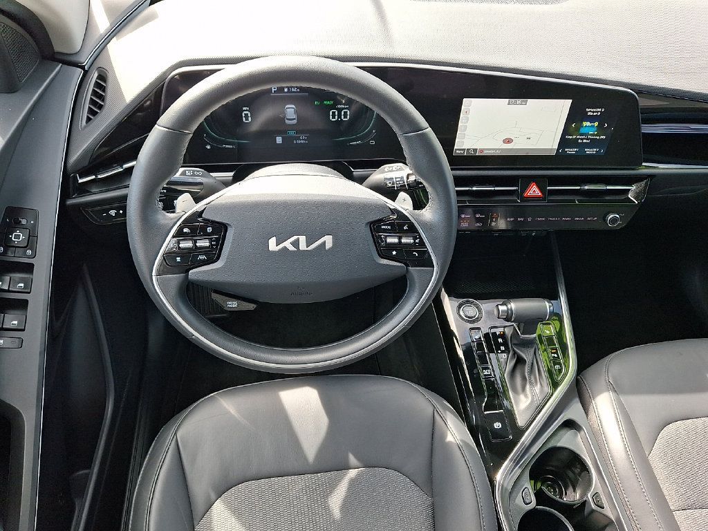 Certified 2023 Kia Niro EX FWD image 13