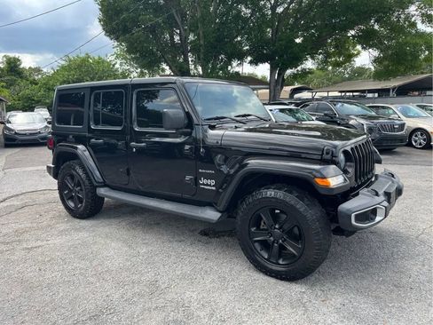 Used 2019 Jeep Wrangler Unlimited Sahara AWD/4WD image 3