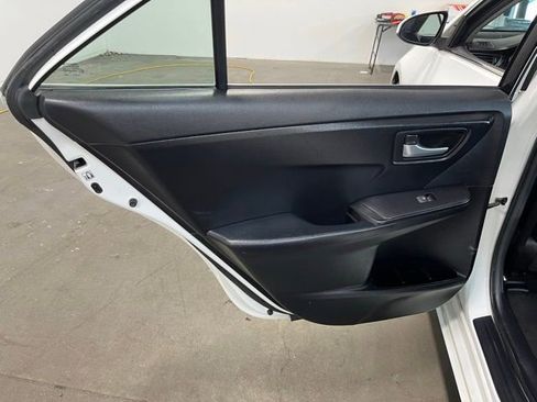 Used 2015 Toyota Camry SE FWD image 19