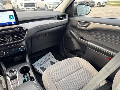 Used 2022 Ford Escape SE image 15