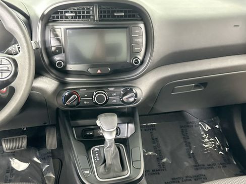 Used 2023 Kia Soul LX w/ Option Group 015 FWD image 18