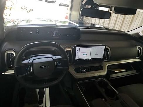 Used 2025 Ford Expedition Max Active AWD/4WD image 4