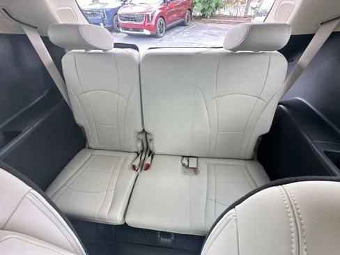 Used 2023 Buick Enclave Premium FWD image 22