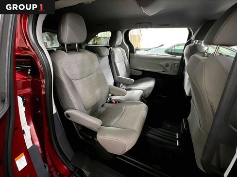 Used 2023 Toyota Sienna LE image 19