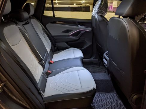 New 2025 Volkswagen Tiguan SE R-Line image 25