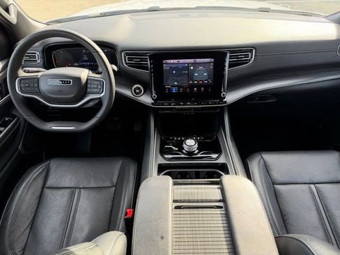 Used 2024 Jeep Wagoneer L Series II w/ Flexible Seating Group image 12