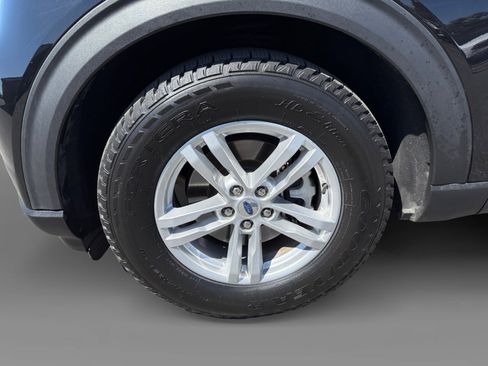 Used 2023 Ford Explorer XLT w/ Equipment Group 202A image 9