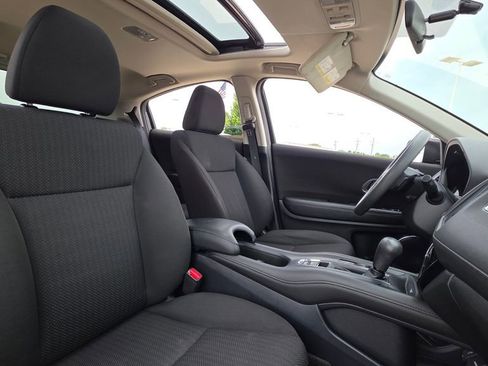 Used 2018 Honda HR-V EX image 12