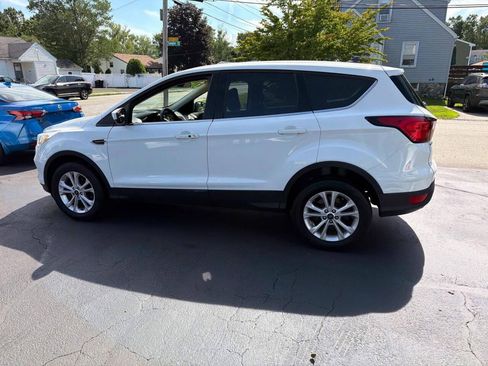 Used 2019 Ford Escape SE FWD image 3