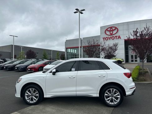 Used 2023 Audi Q3 2.0T Premium AWD/4WD image 2