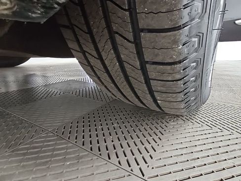 Used 2017 Chrysler Pacifica Touring-L w/ Tire & Wheel Group image 43