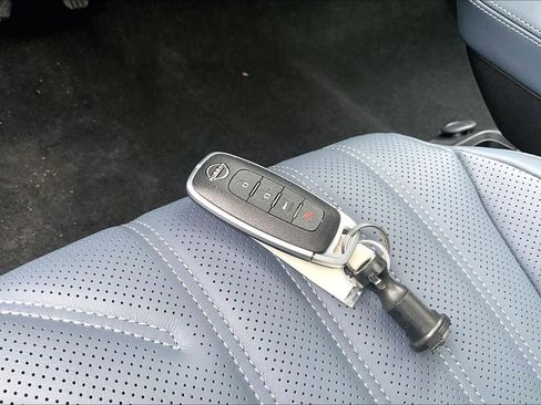 Used 2025 Nissan Ariya Platinum AWD/4WD image 14