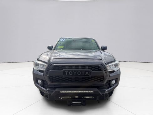 Used 2021 Toyota Tacoma SR5 AWD/4WD image 10