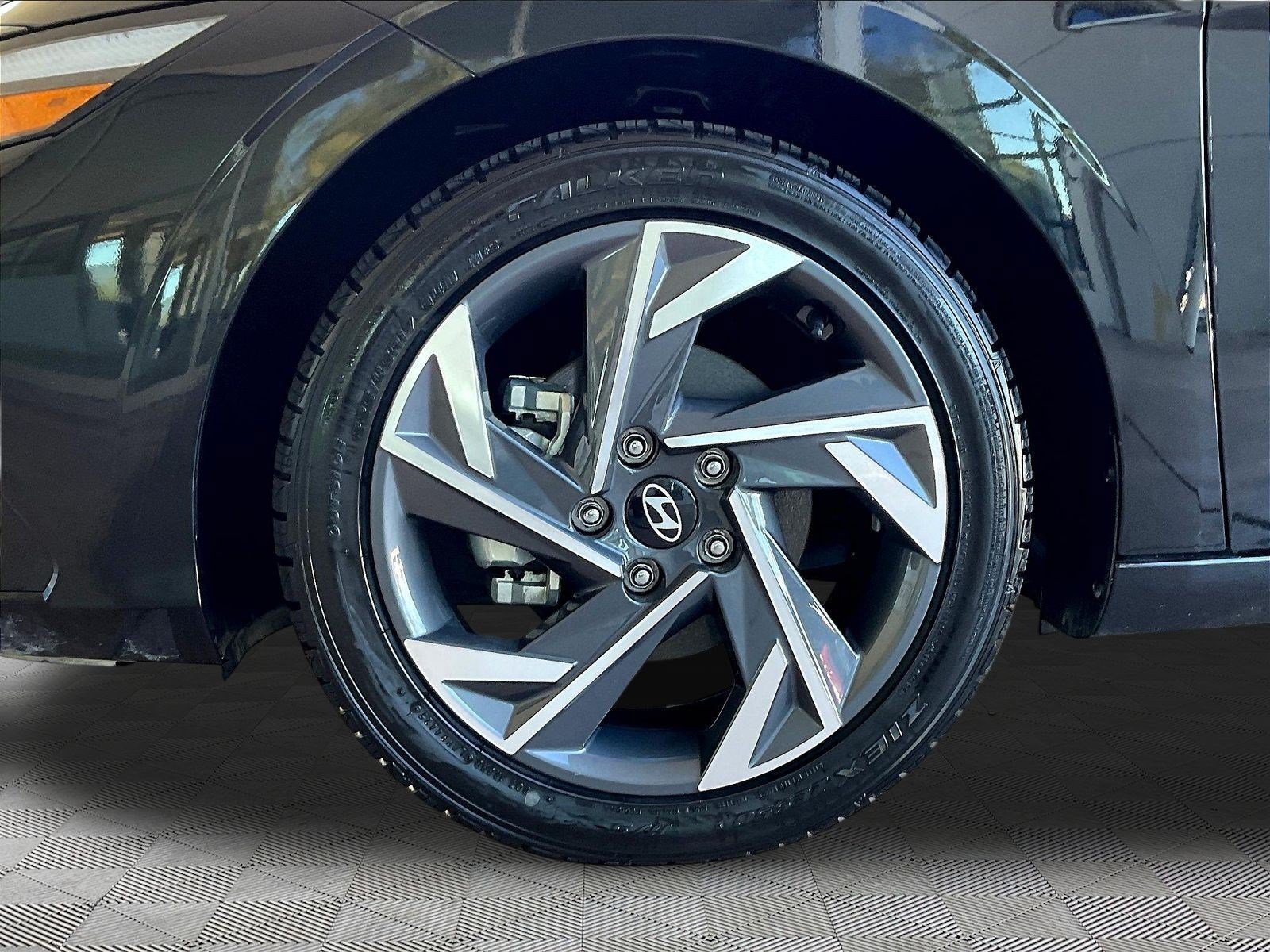 Used 2025 Hyundai Elantra Limited FWD image 33