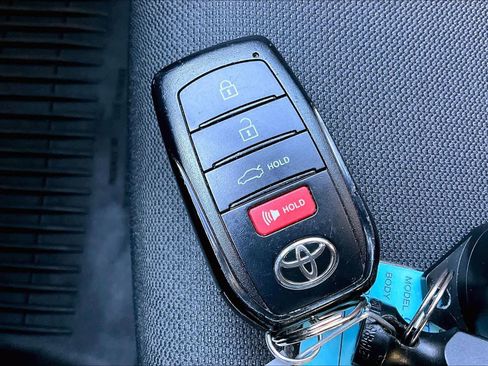 Used 2023 Toyota Corolla SE image 13