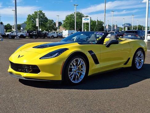Used 2017 Chevrolet Corvette Z06 RWD image 3
