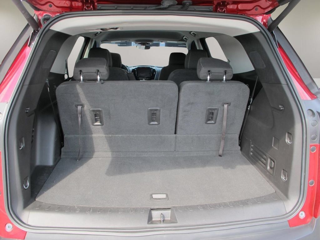 Used 2019 Chevrolet Traverse LT FWD image 24