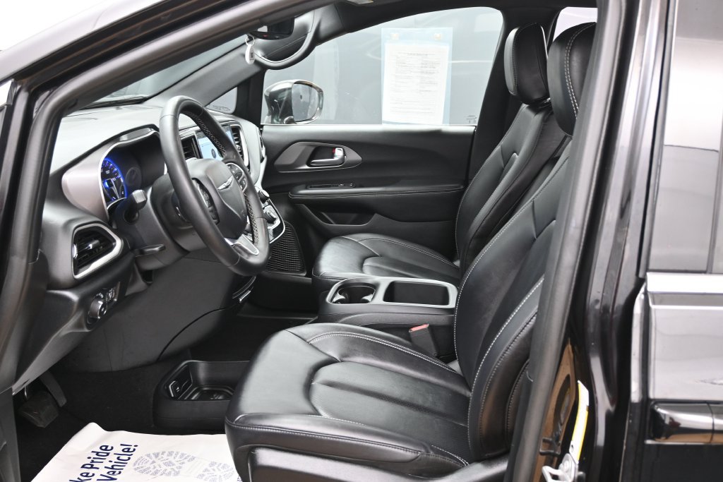 Used 2025 Chrysler Pacifica Select FWD image 25