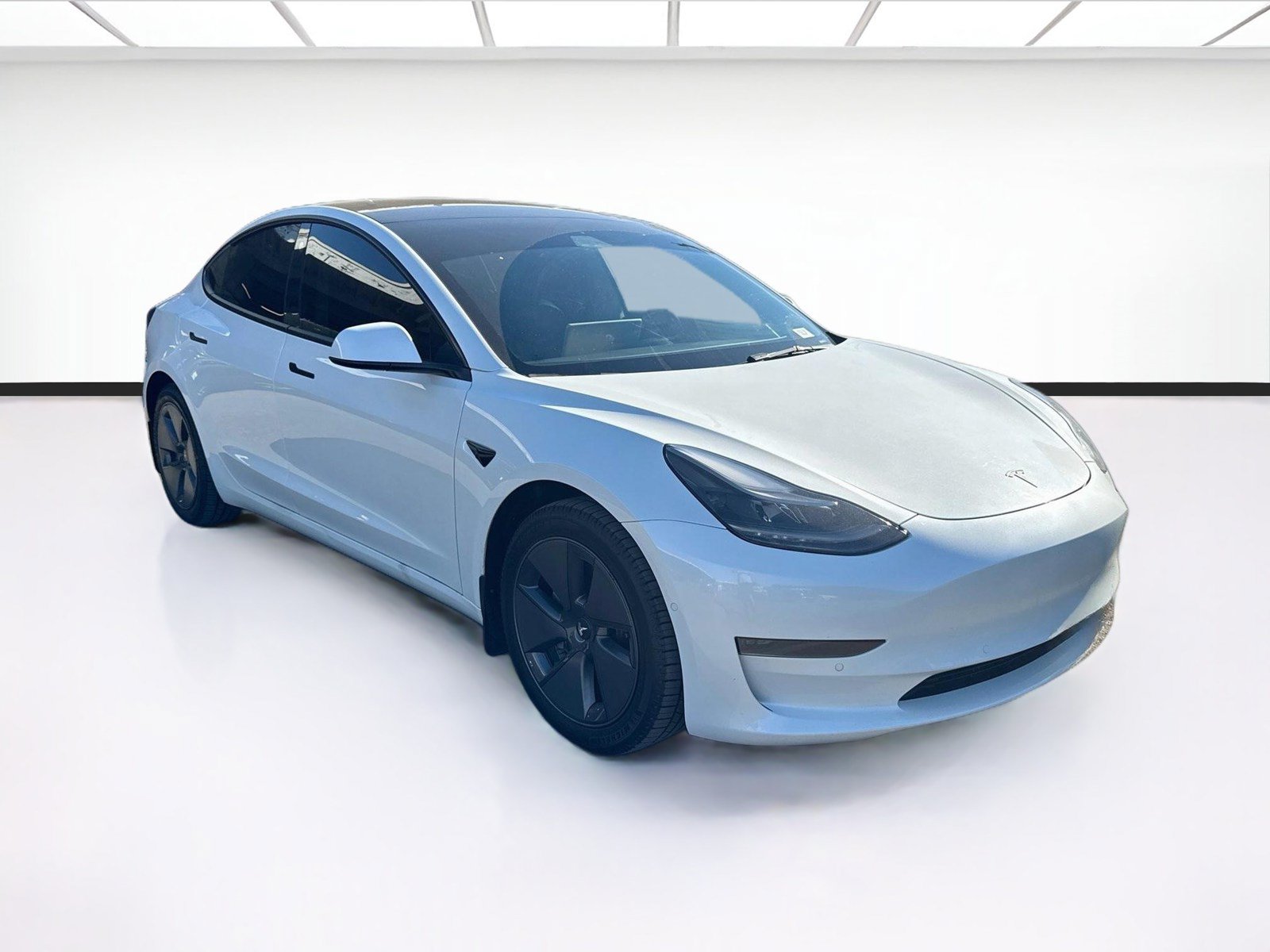 Used 2022 Tesla Model 3 RWD image 3