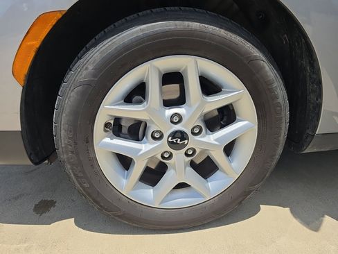 Used 2023 Kia Soul LX w/ LX Technology Package FWD image 11