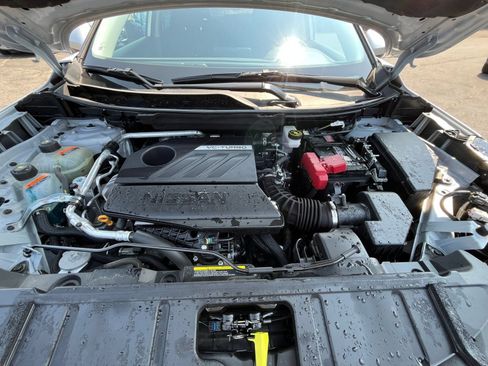 Used 2025 Nissan Rogue SV FWD image 34