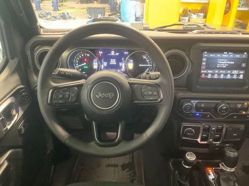 Used 2023 Jeep Wrangler Unlimited image 17