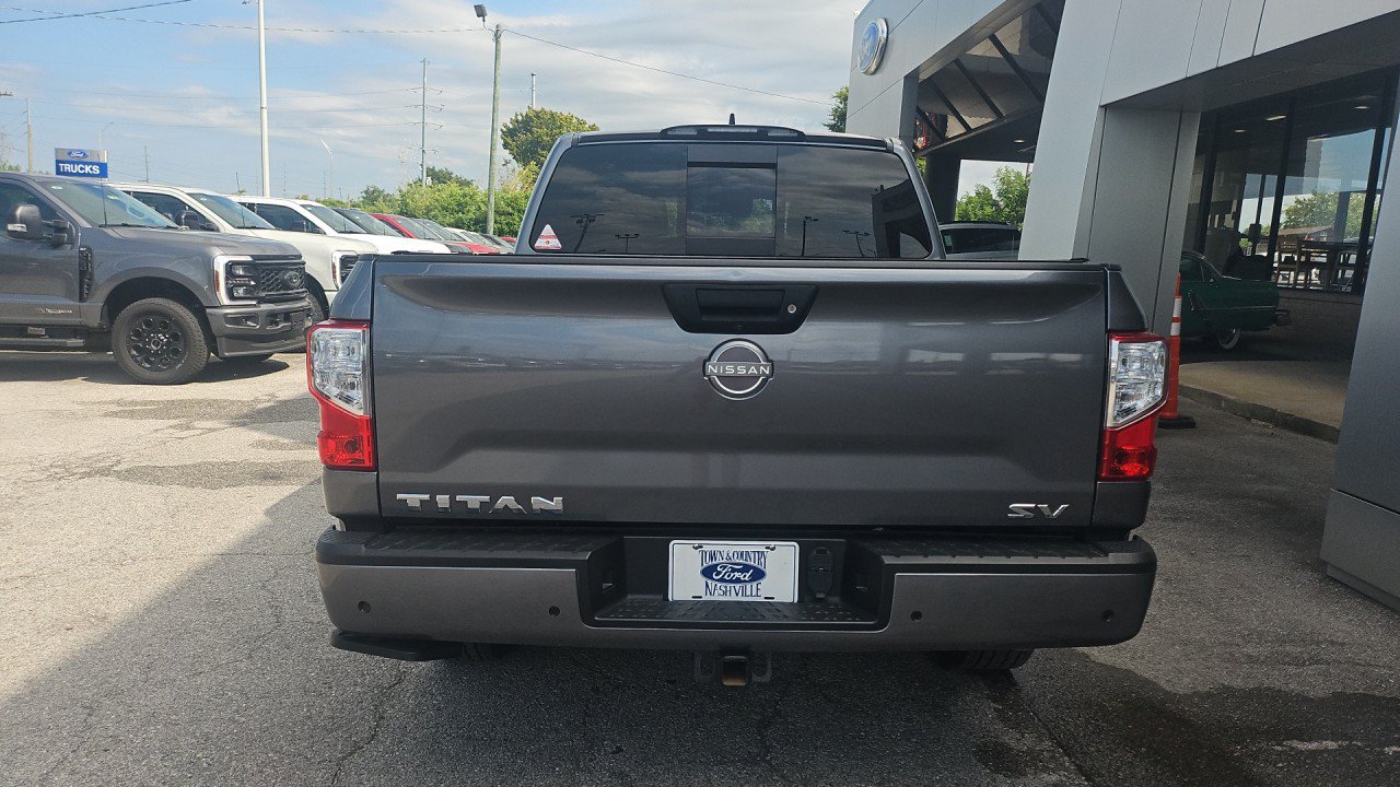 Used 2024 Nissan Titan SV w/ SV Convenience Package RWD image 4