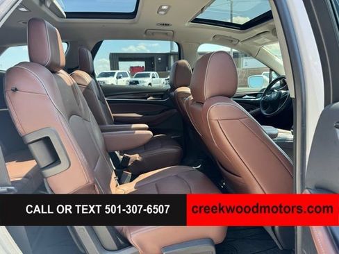 Used 2018 Buick Enclave Avenir w/ Avenir Technology Package AWD/4WD image 13