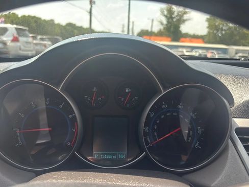 Used 2014 Chevrolet Cruze LS FWD image 23