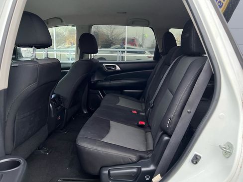Used 2018 Nissan Pathfinder SV image 12