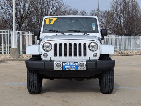 Used 2017 Jeep Wrangler Unlimited Sahara w/ Connectivity Group image 3