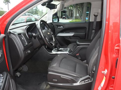 Used 2017 Chevrolet Colorado LT w/ LT Convenience Package RWD image 7