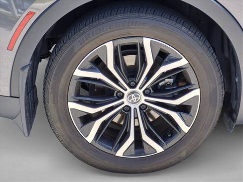 Used 2023 Toyota Crown AWD/4WD image 20