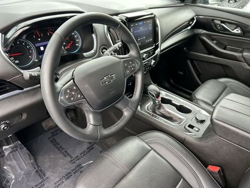Used 2023 Chevrolet Traverse RS image 18