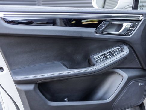 Certified 2023 Porsche Macan S AWD/4WD image 25