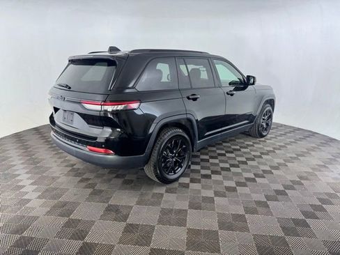 Used 2024 Jeep Grand Cherokee Altitude AWD/4WD image 13